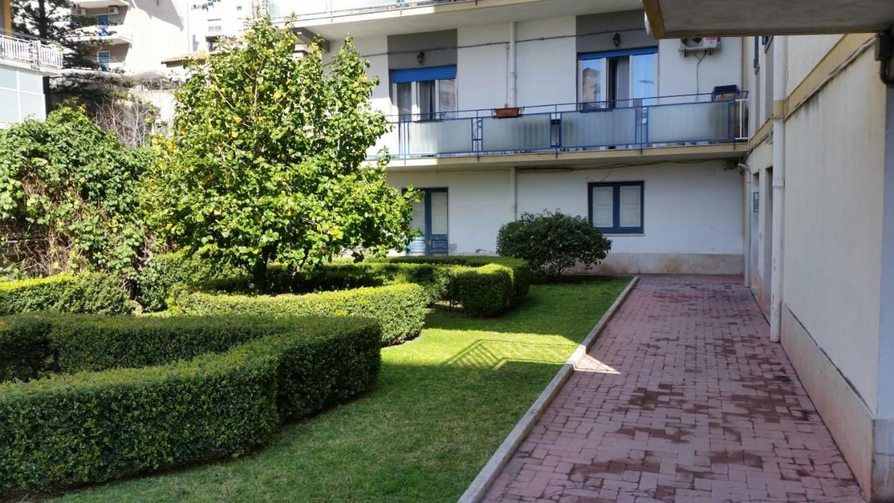 Tora House Hotel Катания Екстериор снимка